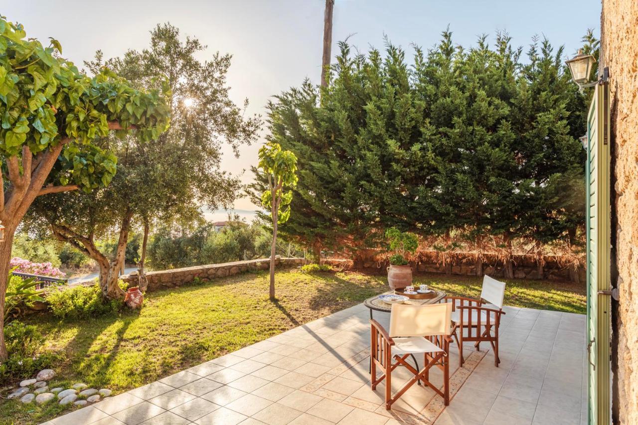 Lavender Garden Retreat - Secluded Seaside Getaway Apartman Kotronion  Kültér fotó