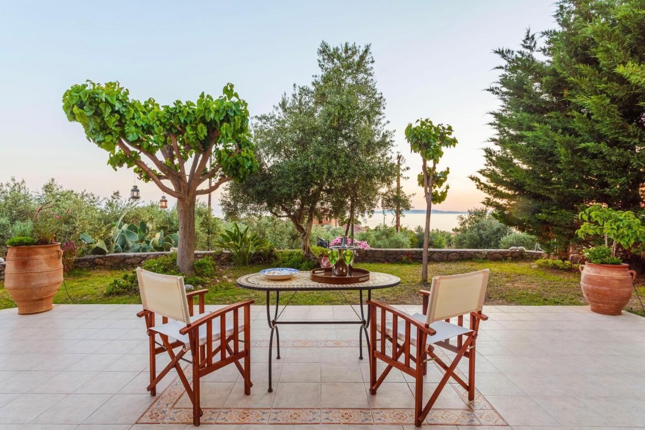 Lavender Garden Retreat - Secluded Seaside Getaway Apartman Kotronion  Kültér fotó