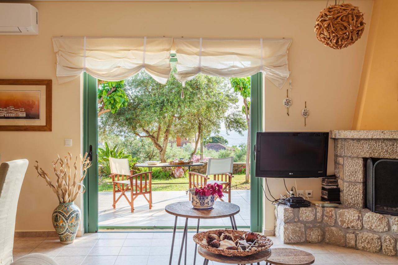 Lavender Garden Retreat - Secluded Seaside Getaway Apartman Kotronion  Kültér fotó