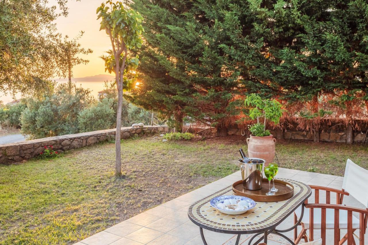 Lavender Garden Retreat - Secluded Seaside Getaway Apartman Kotronion  Kültér fotó